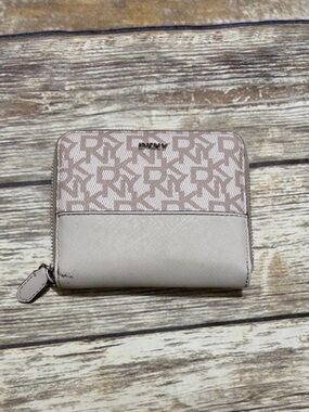 DKNY Zip Up Women’s Wallet